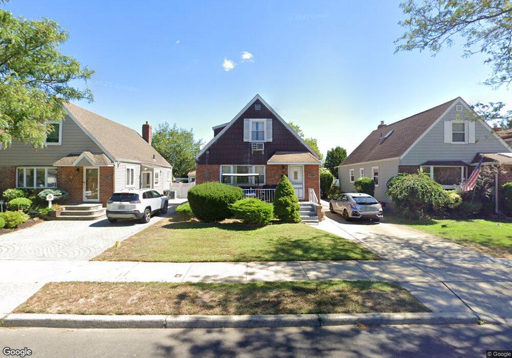 8031 268th St, Glen Oaks, NY 11004 - photo 1