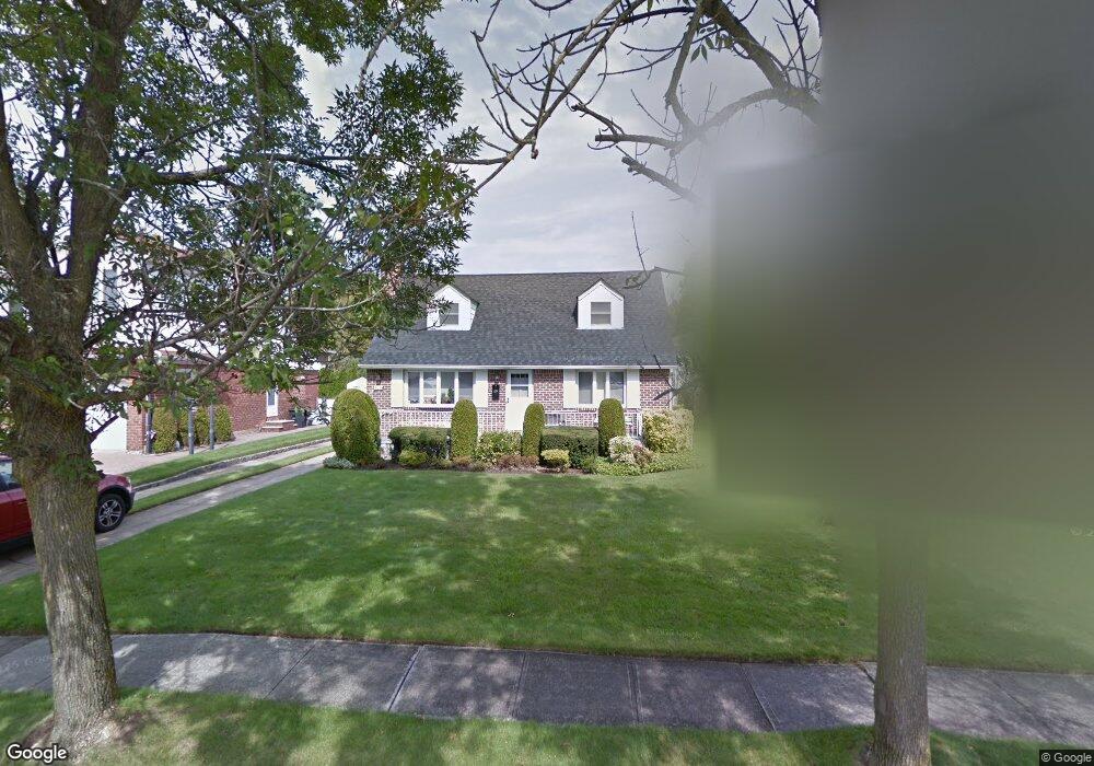 1047 Maple Ln, New Hyde Park, NY 11040 - photo 1