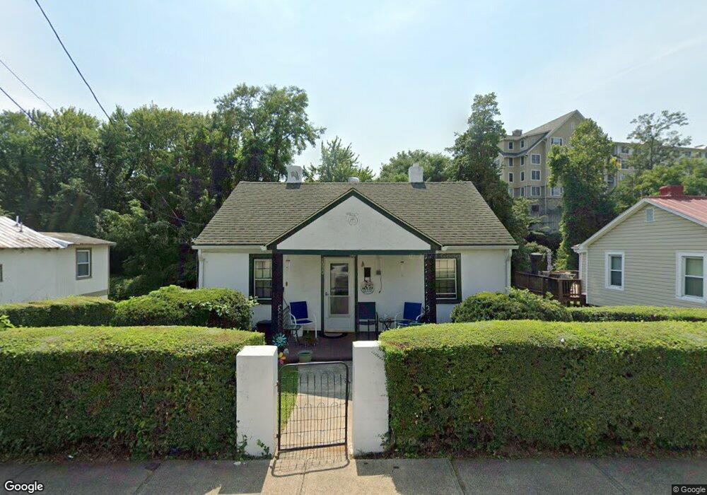 1010 Page St, Charlottesville, VA 22903 - photo 1