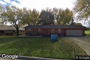 310 1st St, Hull, IA 51239