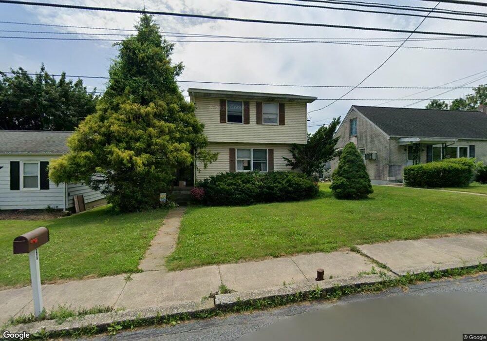559 W Mauch Chunk St, Nazareth, PA 18064 - photo 1