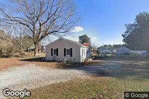 231 Carters Cove Dr, Weems, VA 22576