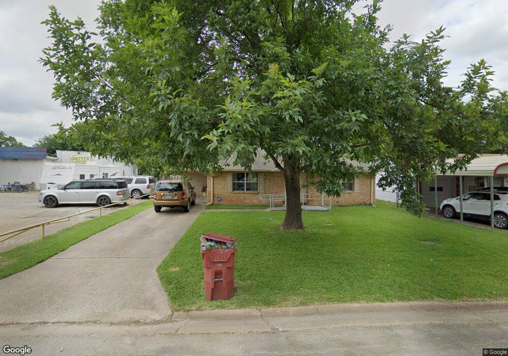 211 Victory St, Bonham, TX 75418 - photo 1