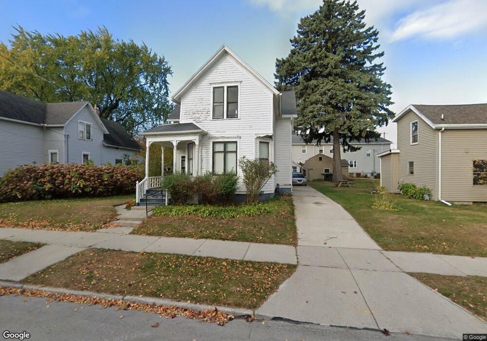 634 N 6th St, Manitowoc, WI 54220 - photo 1