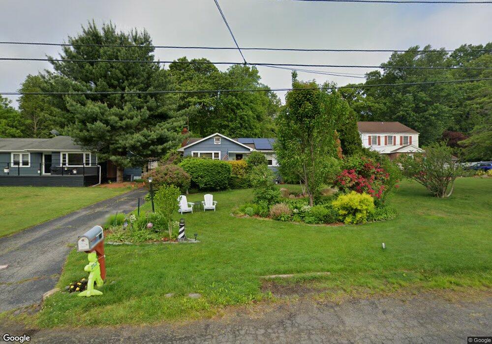 56 Round Hill Rd, Trumbull, CT 06611 - photo 1