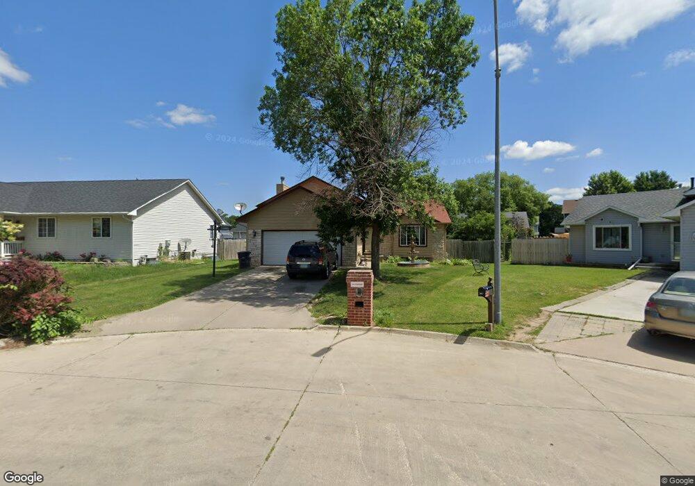 3013 Shadow Creek Ln, Des Moines, IA 50320 - photo 1