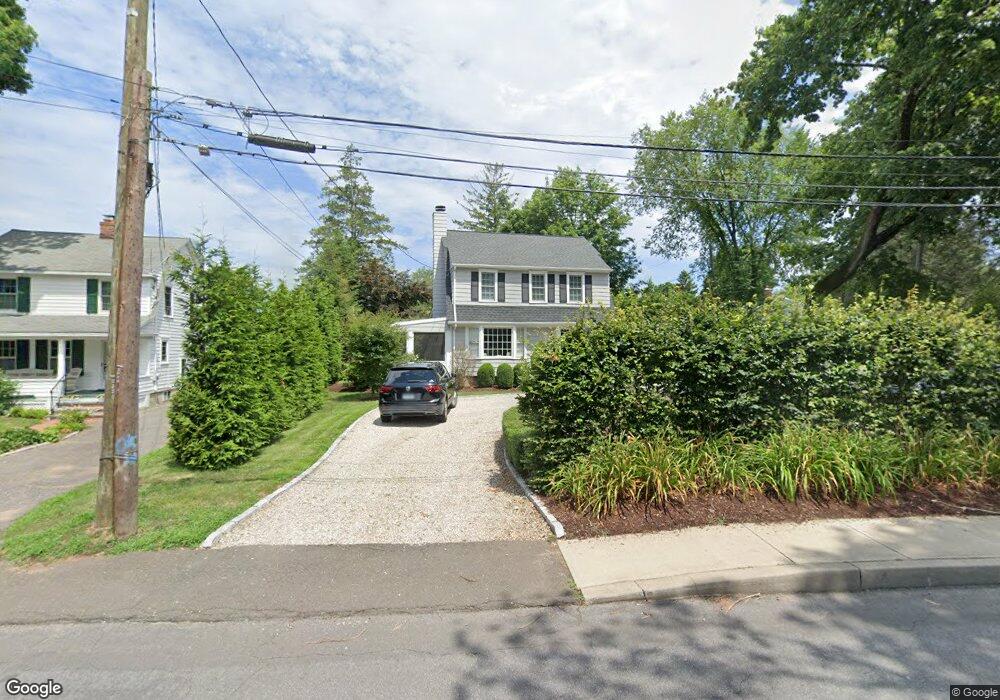 1210 Unquowa Rd W, Fairfield, CT 06824 - photo 1