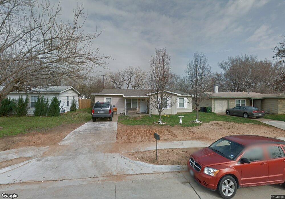 511 Brookfield Dr, Hurst, TX 76053 - photo 1