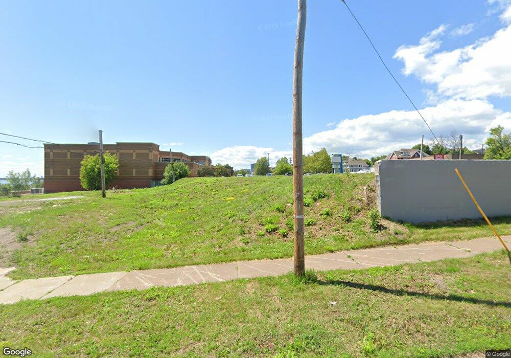 325 325 S 16th Ave E, Duluth, MN 55812 - photo 1