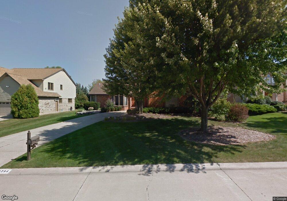 1294 Kingspath Dr, Rochester Hills, MI 48306 - photo 1