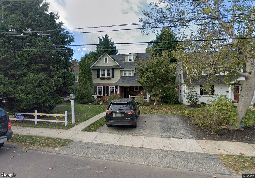 225 Lenoir Ave, Wayne, PA 19087 - photo 1