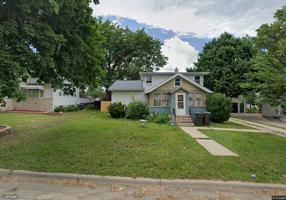 1421 W 7th St, Cedar Falls, IA 50613 - photo 1