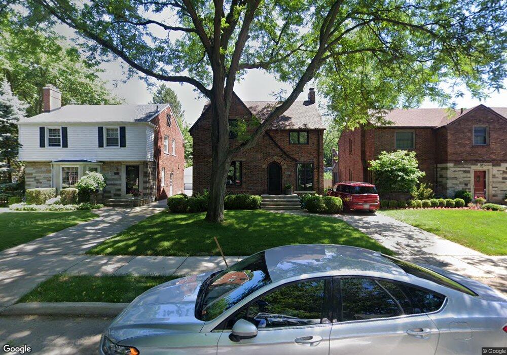 208 Fisher Rd, Grosse Pointe Farms, MI 48230 - photo 1