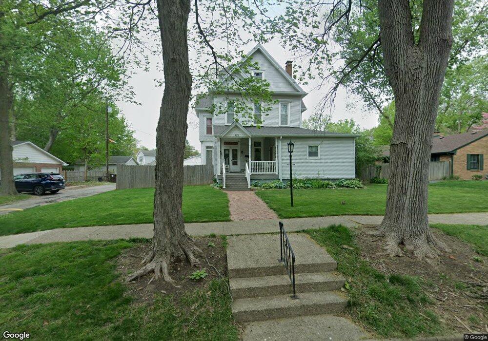 221 College Ave, Lincoln, IL 62656 - photo 1