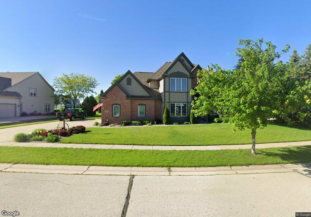 255 Ridgeway Path, Oconomowoc, WI 53066 - photo 1