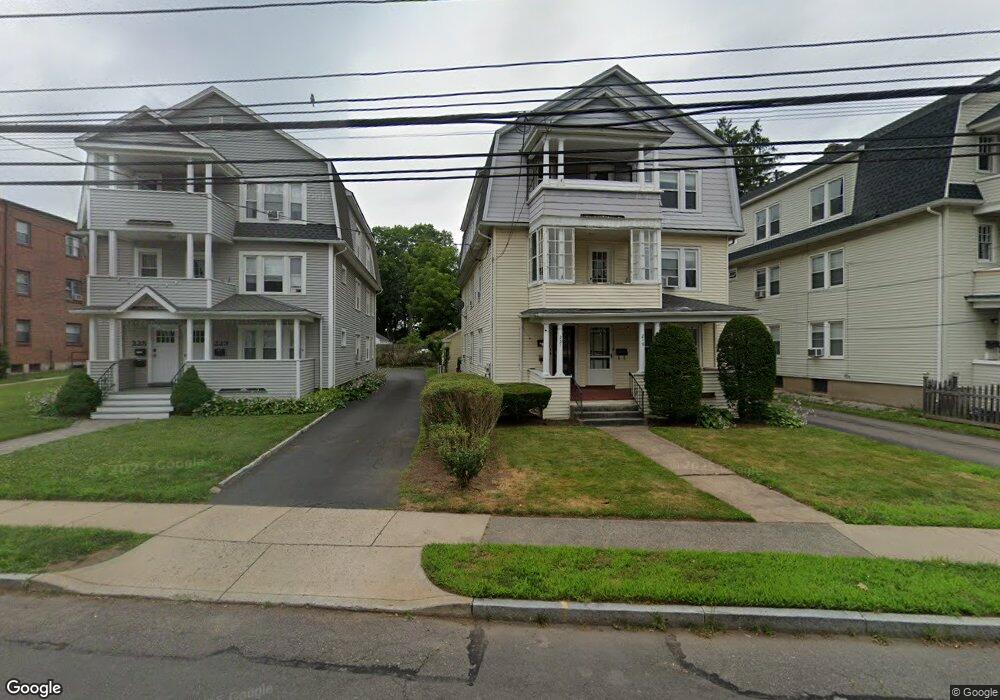 221 Quaker Ln S unit 3rd Fl, West Hartford, CT 06119 - photo 1