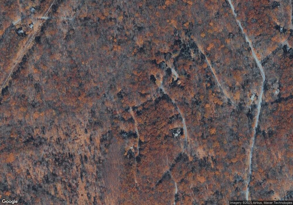 553 W Chipmunk Rd, Bushkill, PA 18324 - photo 1