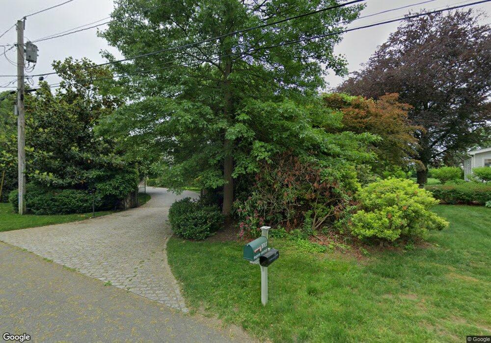 1011 Gunston Rd, Fairfield, CT 06890 - photo 1