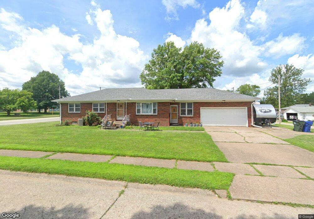 1906 N Ohio Ave, Davenport, IA 52804 - photo 1