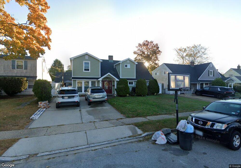 25 High Ln, Levittown, NY 11756 - photo 1