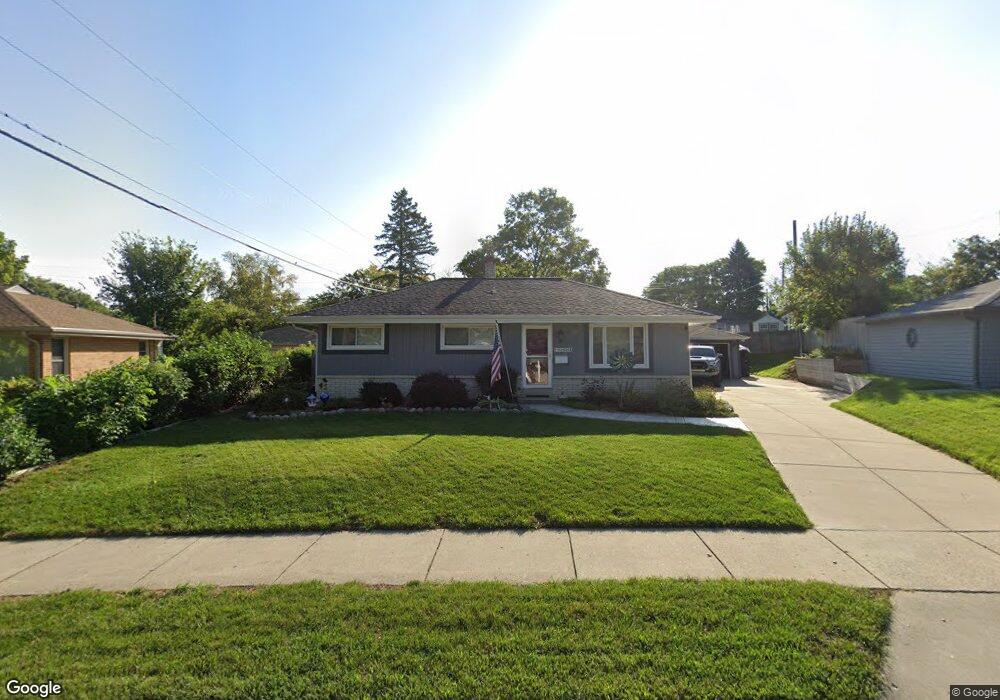 W152N8302 Elm Ln, Menomonee Falls, WI 53051 - photo 1