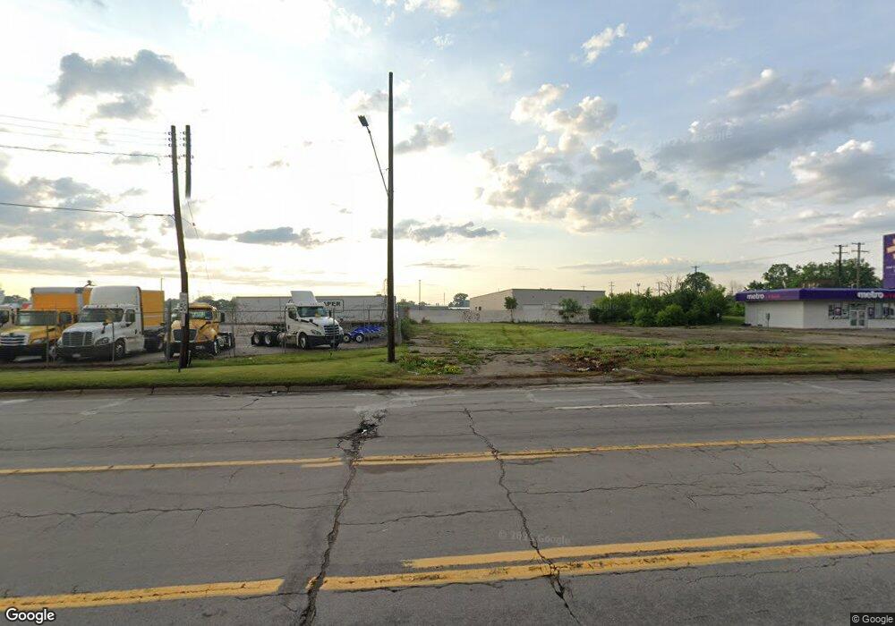 2053 S Dort Hwy, Flint, MI 48503 - photo 1