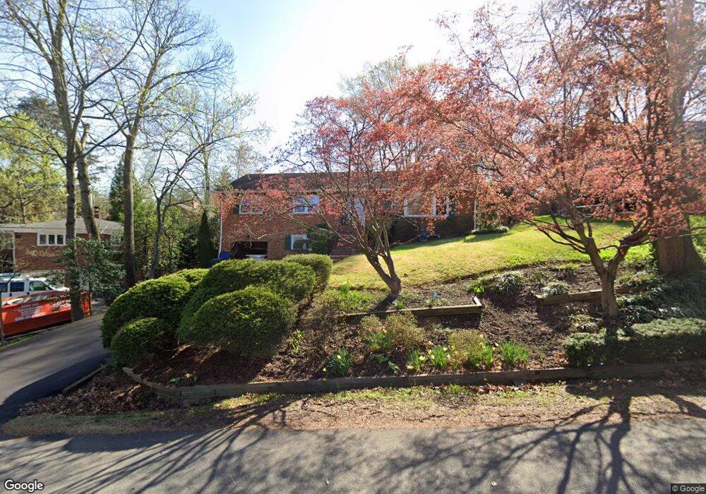 6215 Lakeview Dr, Falls Church, VA 22041 - photo 1