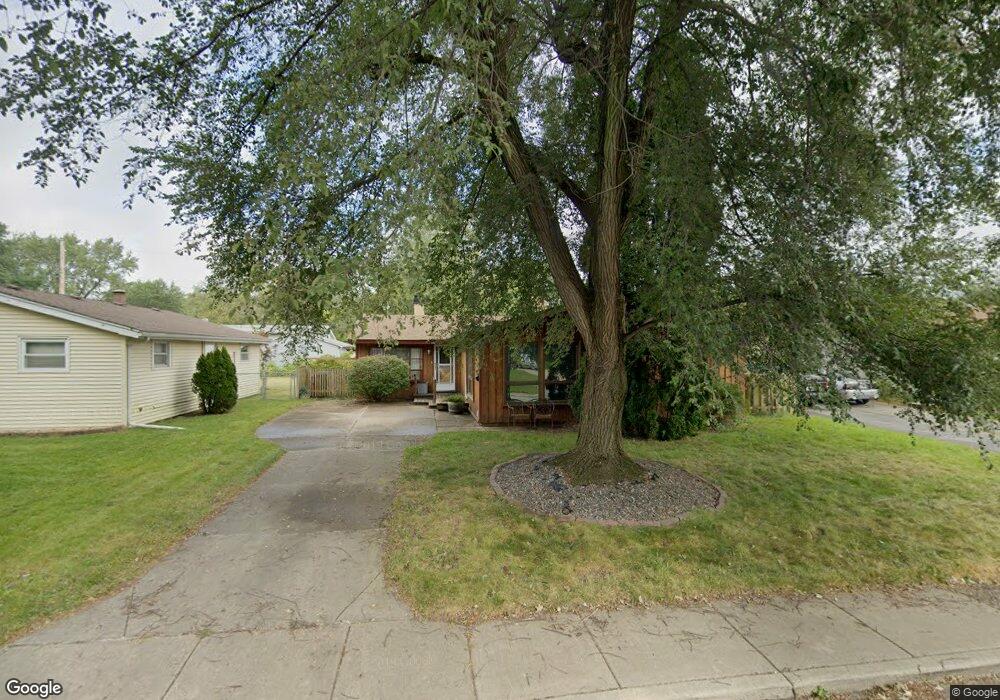 512 Apache Ave, Carpentersville, IL 60110 - photo 1