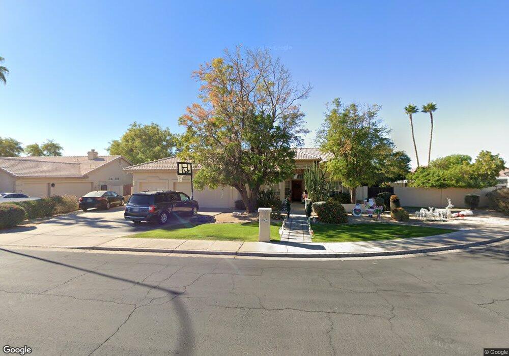 818 N Penrose Cir, Mesa, AZ 85205 - photo 1