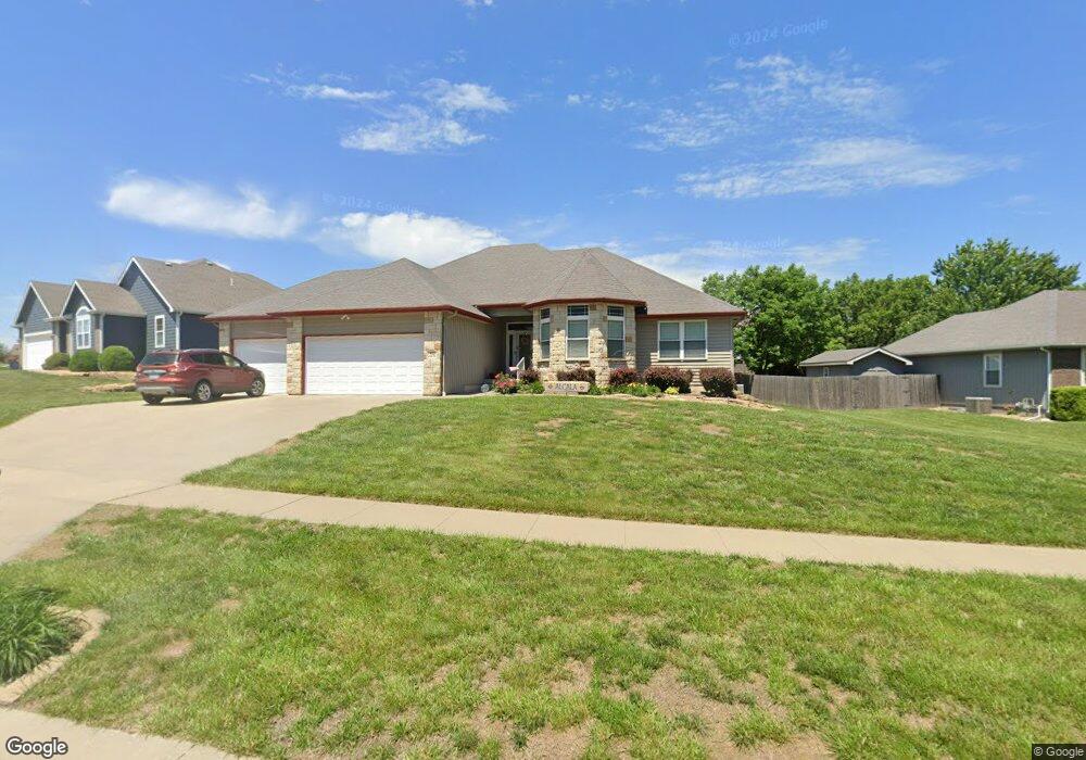 932 SE 44th Terrace, Topeka, KS 66609 - photo 1