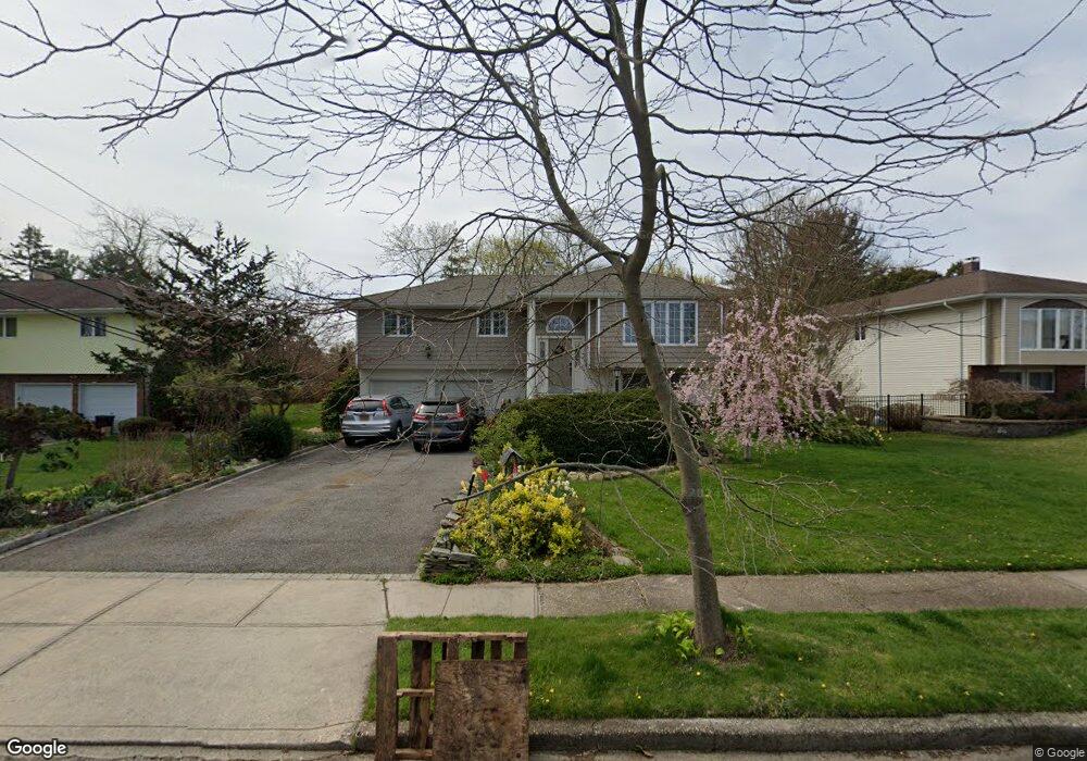 6 Farmstead Rd, ComMacK, NY 11725 - photo 1