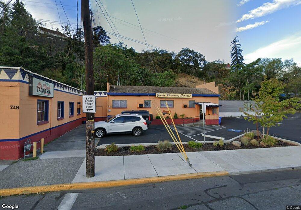 724 E 3rd St, the Dalles, OR 97058 - photo 1