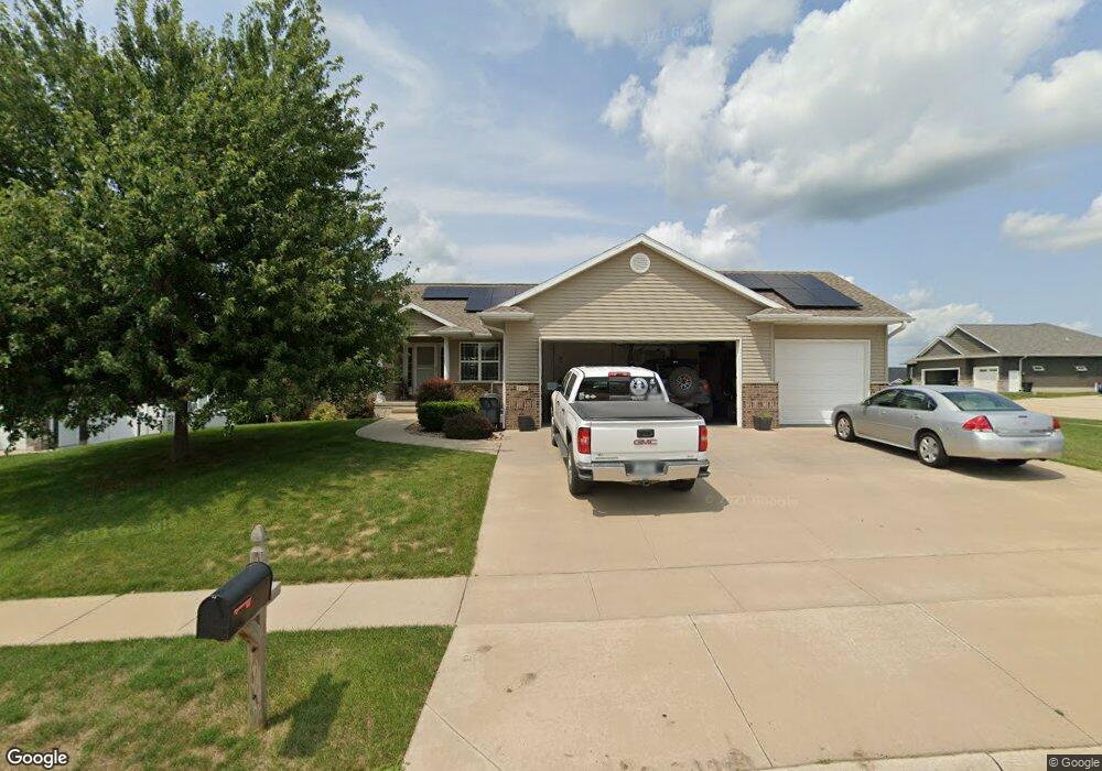 707 Adams Ct, Center Point, IA 52213 - photo 1