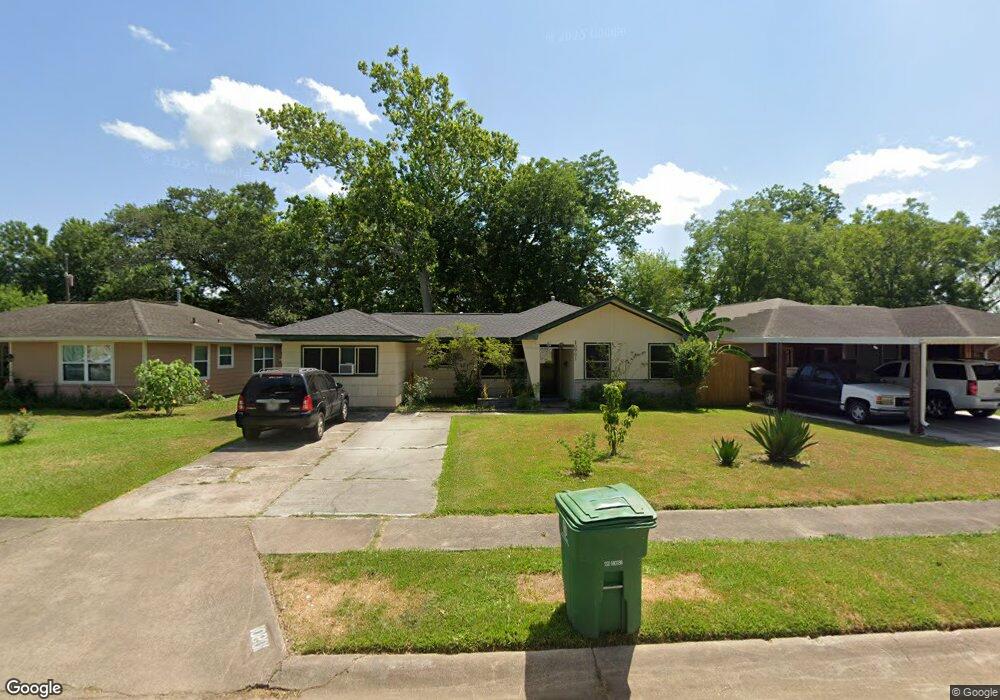 10901 Newton St, Houston, TX 77075 - photo 1