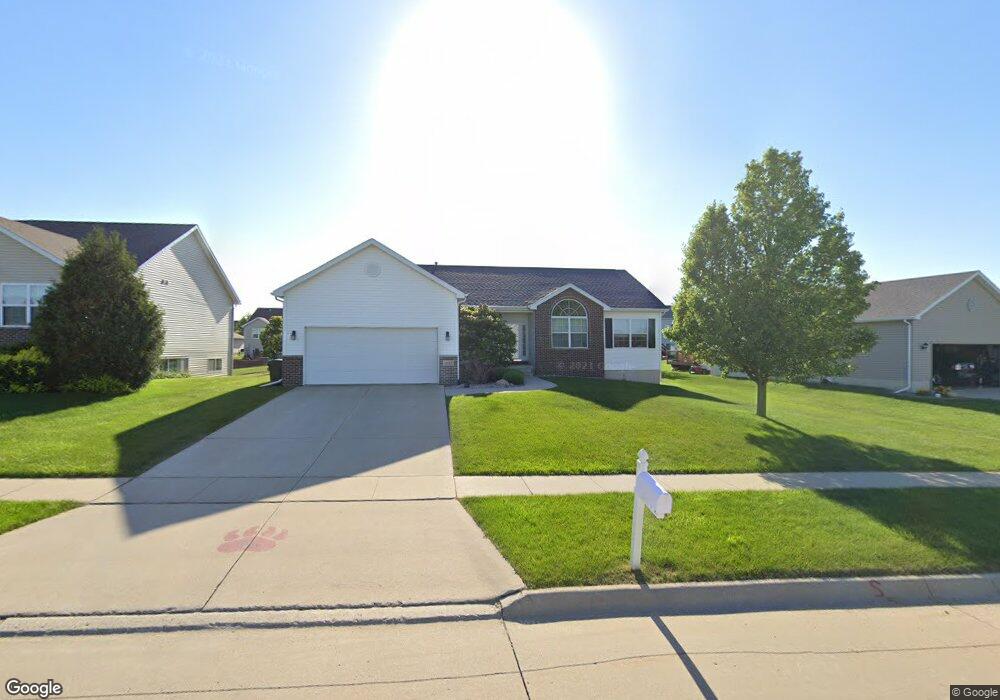 1427 Quail Run Ln, Cedar Falls, IA 50613 - photo 1