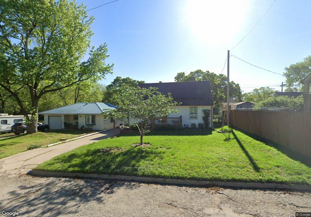 932 SW Oakley Ave, Topeka, KS 66606 - photo 1