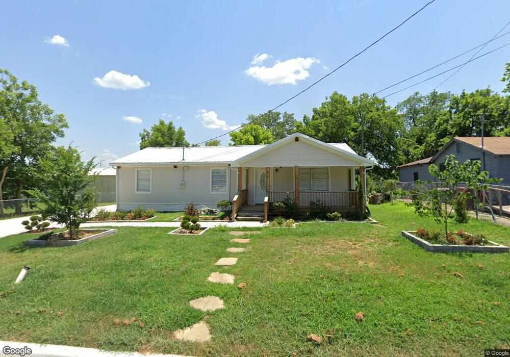 814 E 5th St, Bonham, TX 75418 - photo 1