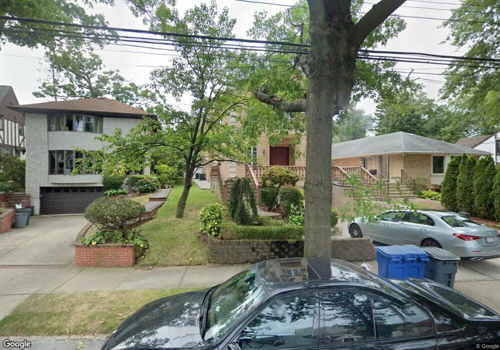 18446 Aberdeen Rd, Jamaica, NY 11432 - photo 1