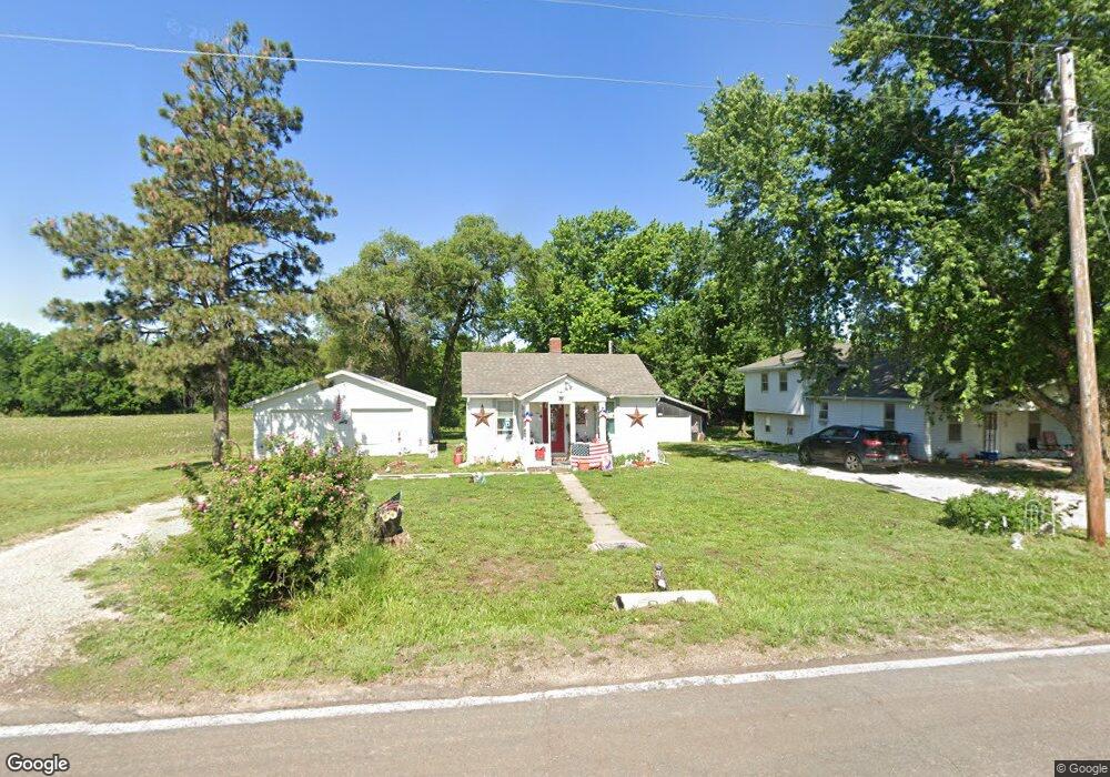 5839 SW Douglas Rd, Topeka, KS 66610 - photo 1