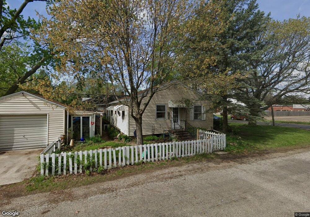 928 N Kankakee St, Lincoln, IL 62656 - photo 1