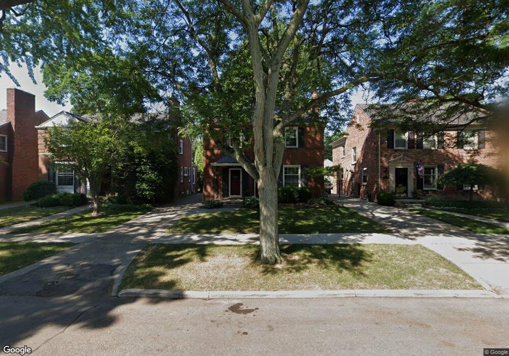 215 Mckinley Ave, Grosse Pointe Farms, MI 48236 - photo 1