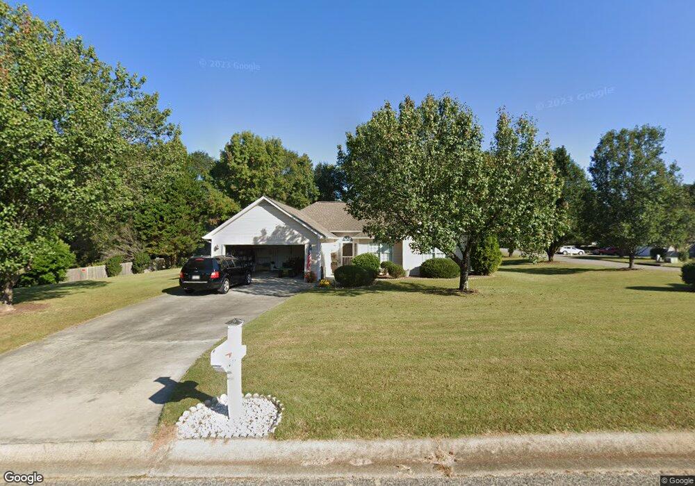 1031 Coveview Cir, Hoschton, GA 30548 - photo 1