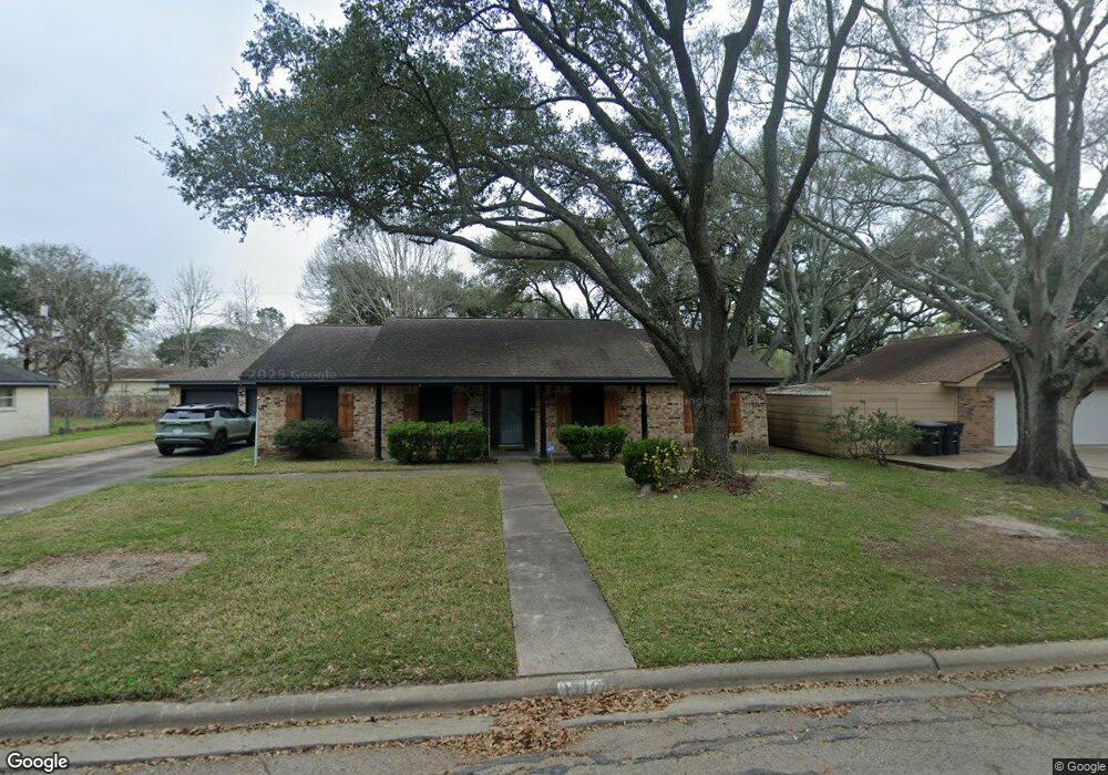 1712 Alta Vista Dr, Alvin, TX 77511 - photo 1