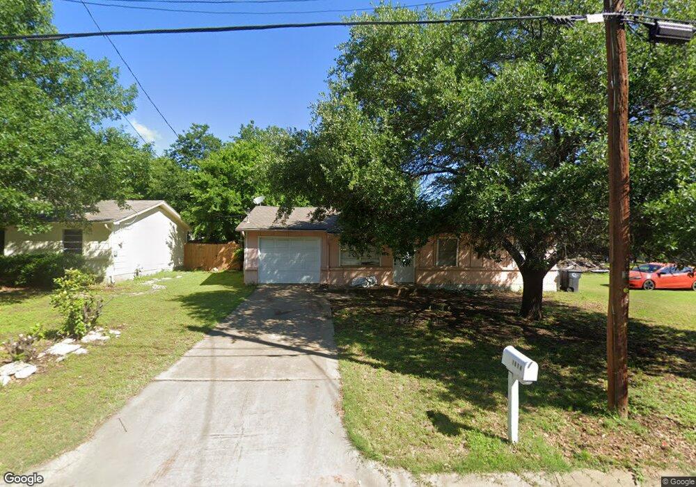 1014 Williams Ave, Cleburne, TX 76033 - photo 1