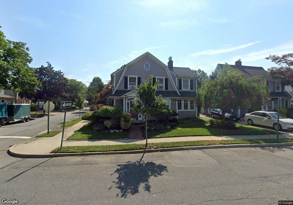 23 Remsen Ln, Floral Park, NY 11001 - photo 1