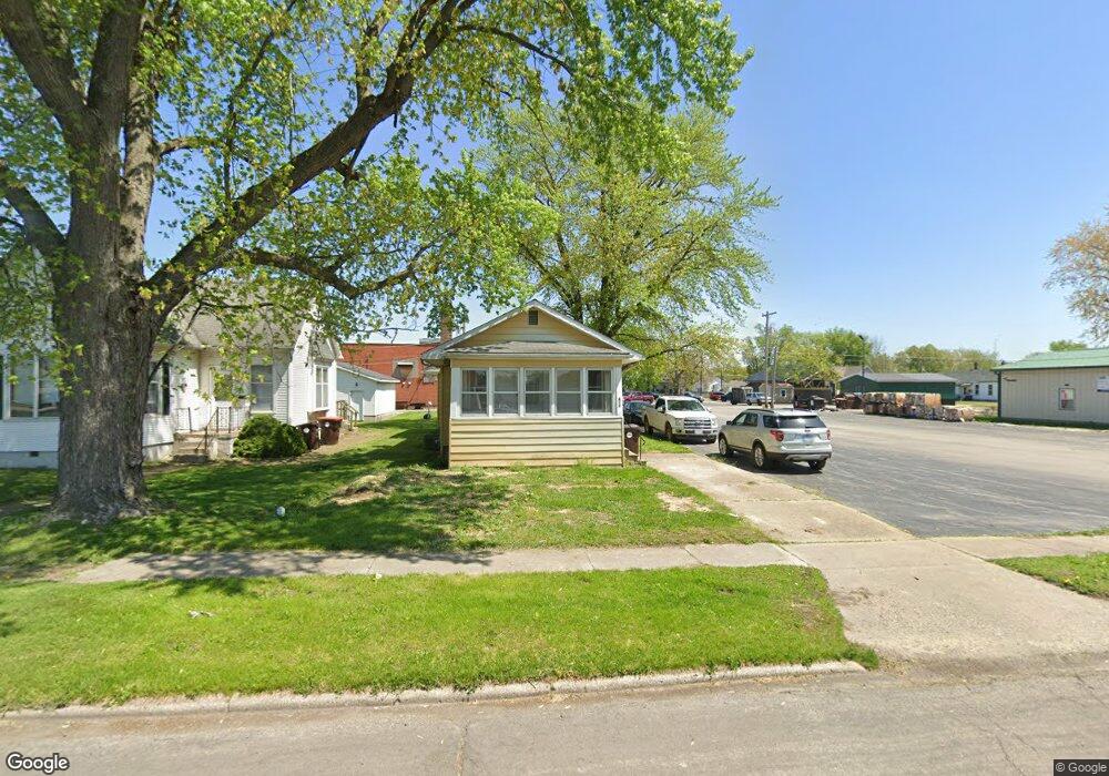 612 Clinton St, Lincoln, IL 62656 - photo 1