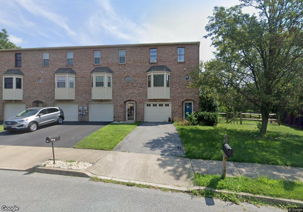 573 Vera Cir, Bethlehem, PA 18017 - photo 1