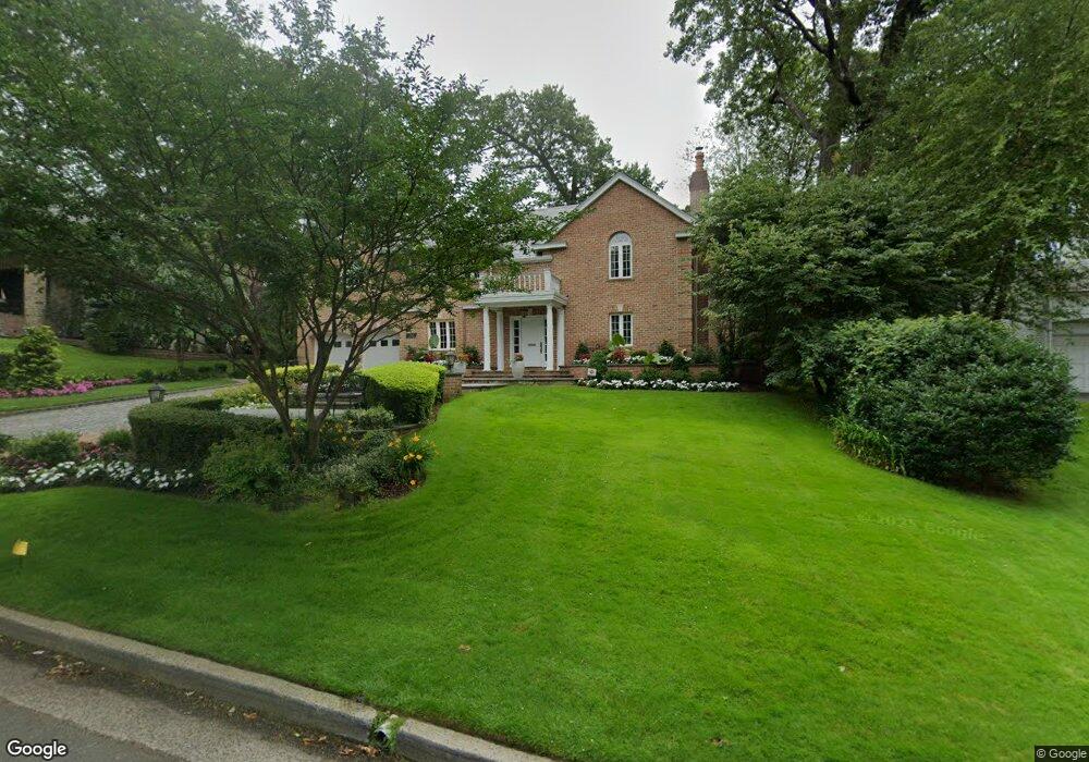 242 Chapel Rd, Manhasset, NY 11030 - photo 1