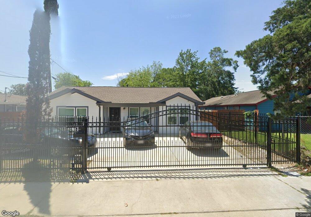 406 Crosstimbers St, Houston, TX 77022 - photo 1