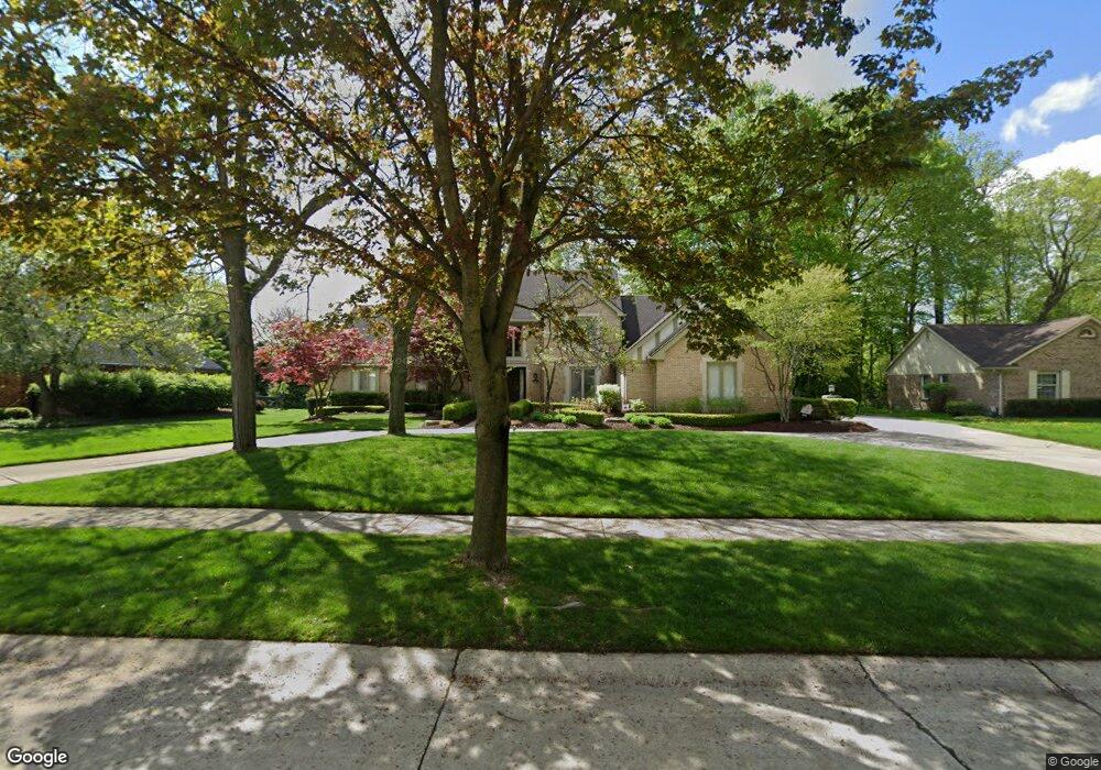 2283 Deer Path Ct, Troy, MI 48098 - photo 1